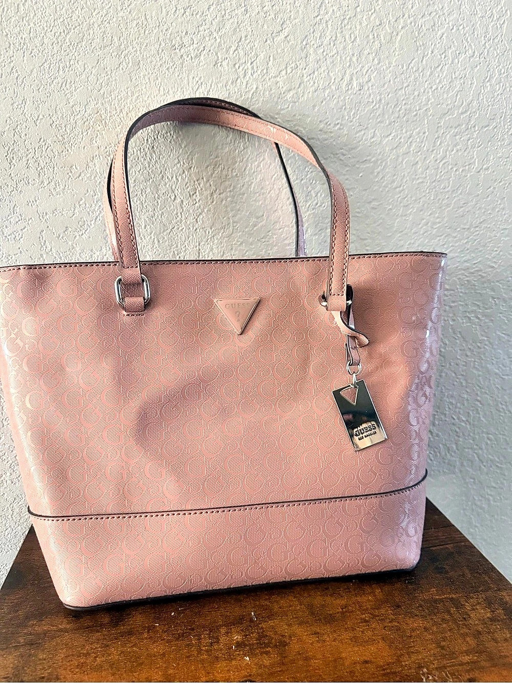GUESS Tote Bag in Pink